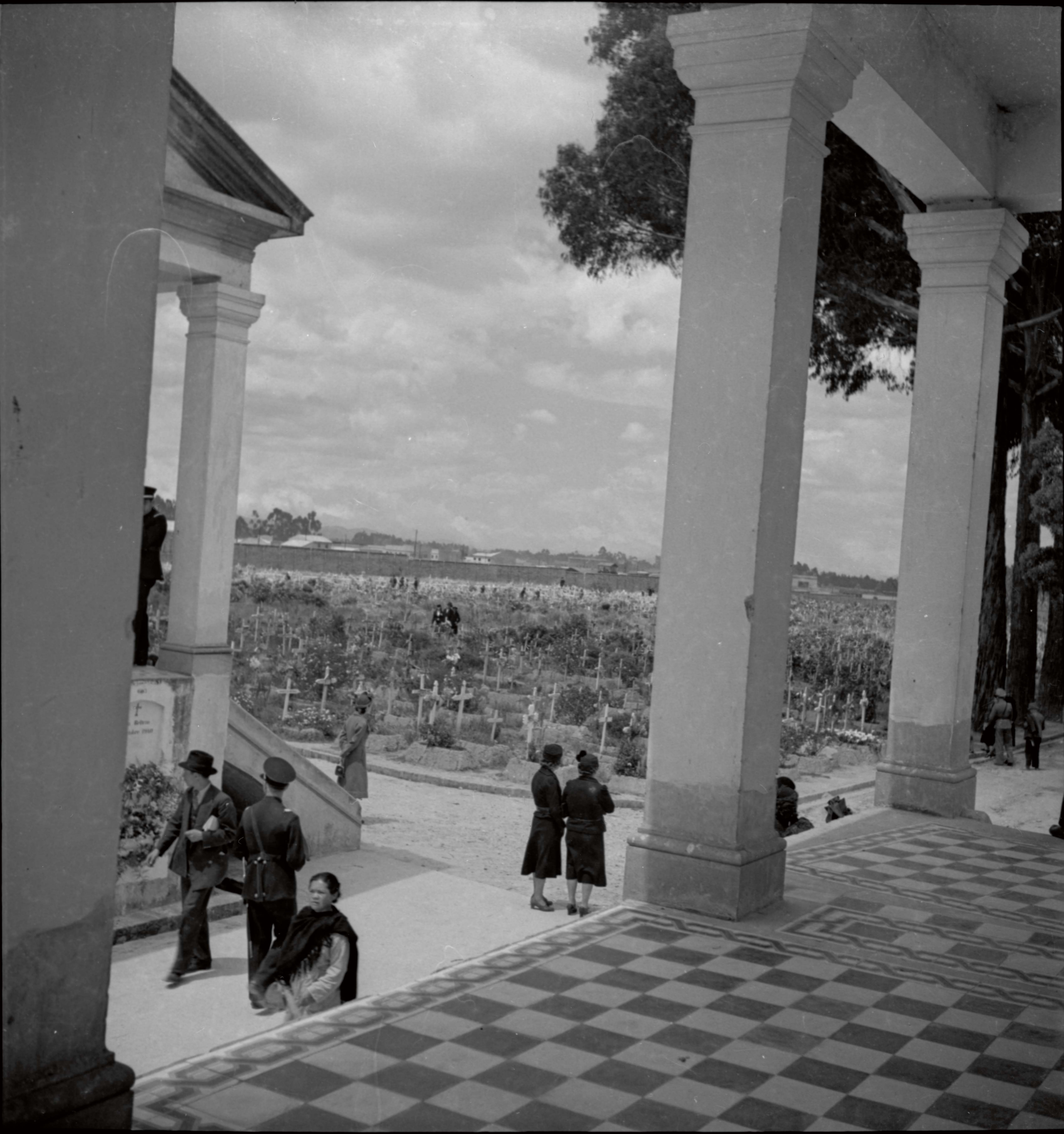 Un pitufo en el Cementerio Central