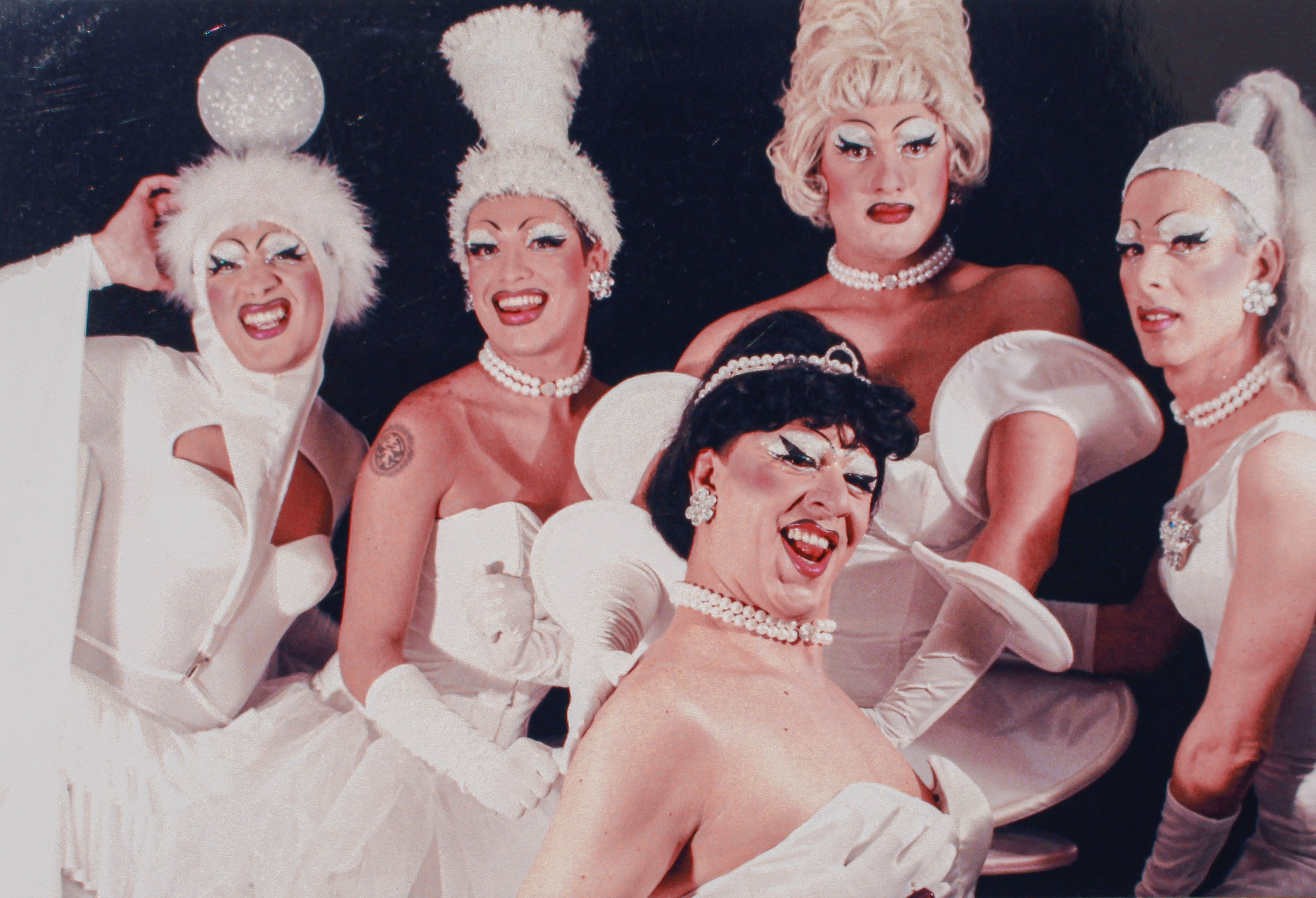 Drag queens en el bar bogotano Zona Franca (c. 1990). © manu mojito / fundación arkhé