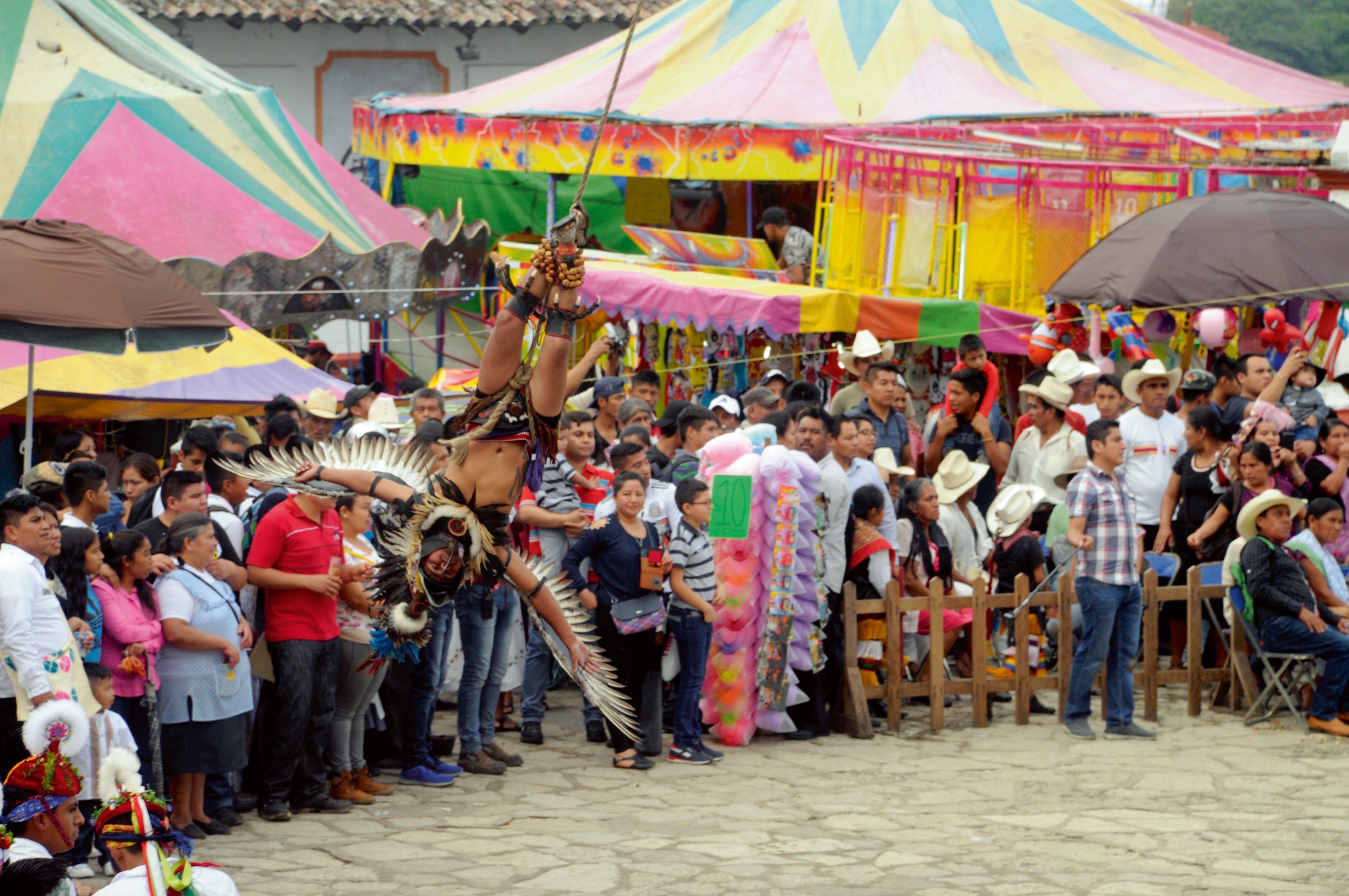 Arturo al final de un vuelo durante las fiestas patronales de Cuetzalan