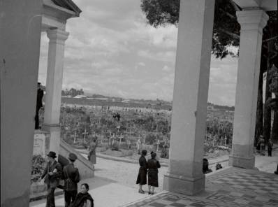 Un pitufo en el Cementerio Central